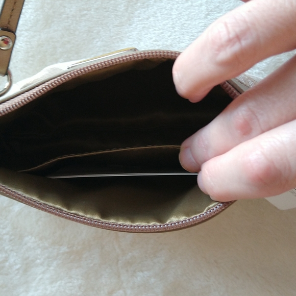 New COACH Signature Wristlet Lurex Gold Metallic Medium Pleated Rare Metallic - Picture 6 of 9